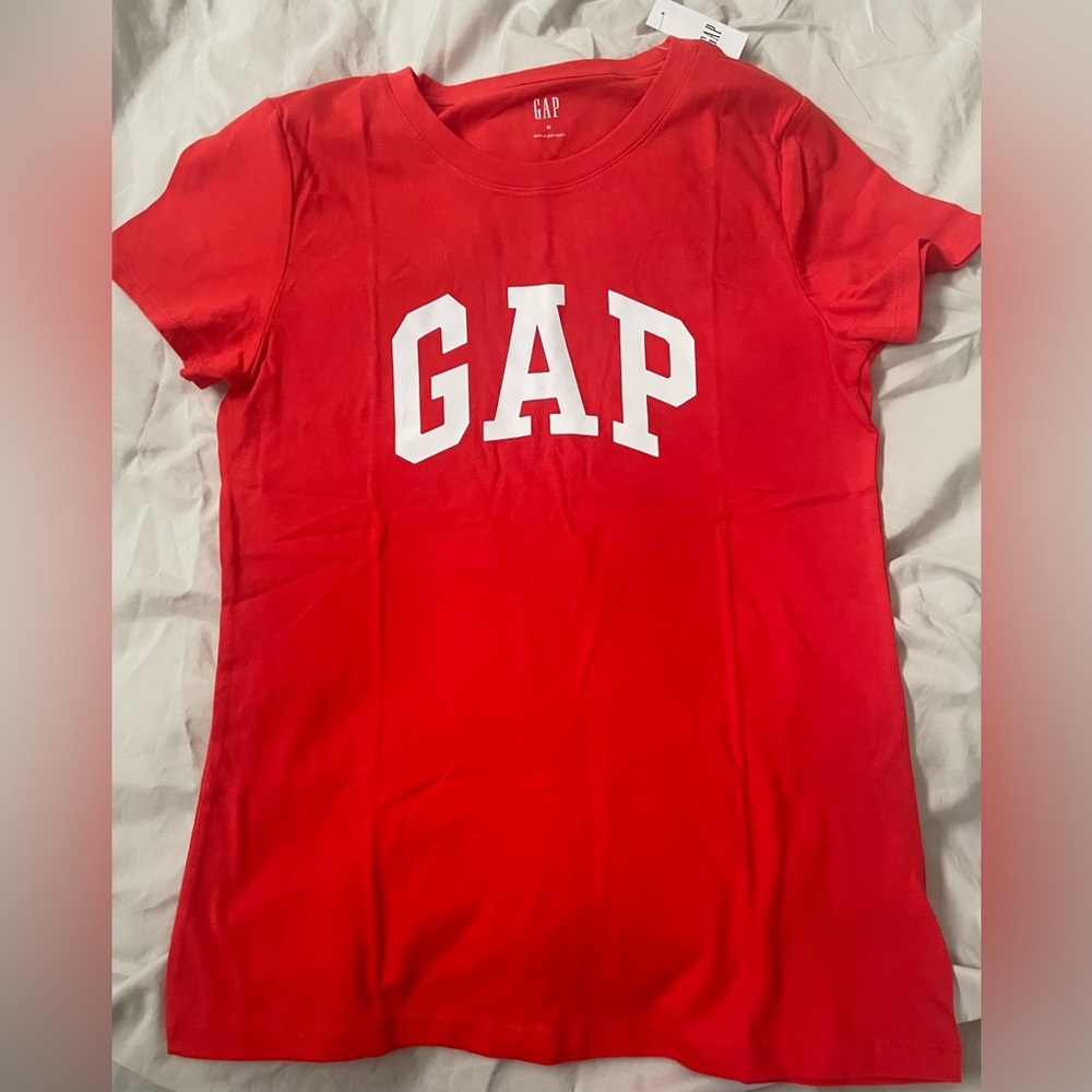 GAP Red T-Shirt